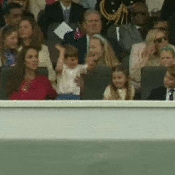 帝王家也头疼：路易乱动，亲姐夏洛特发吼后认怂，三胎请卑微