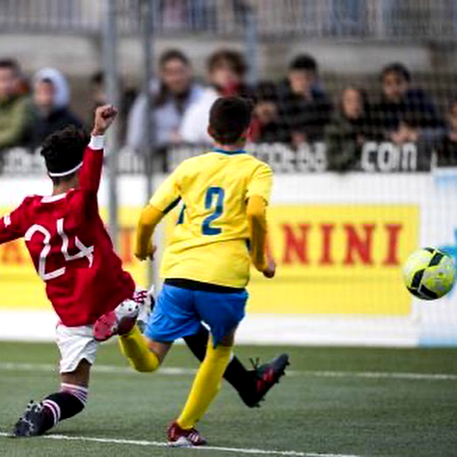 小小罗曼联首秀34分钟中文解说,迷你罗进球致敬乔安娜