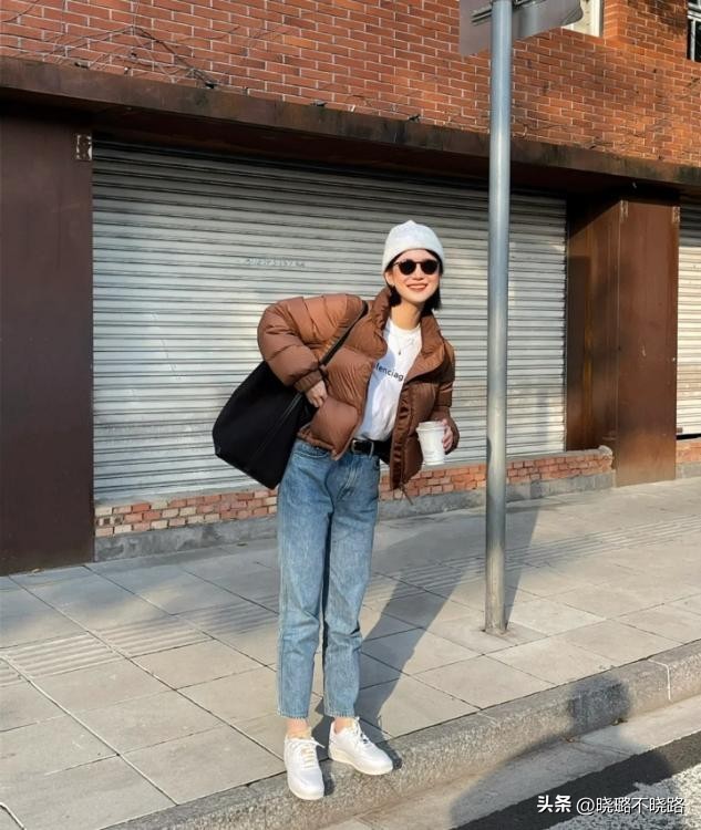 小白鞋搭配羽绒服好看吗,小白鞋搭配羽绒服长款