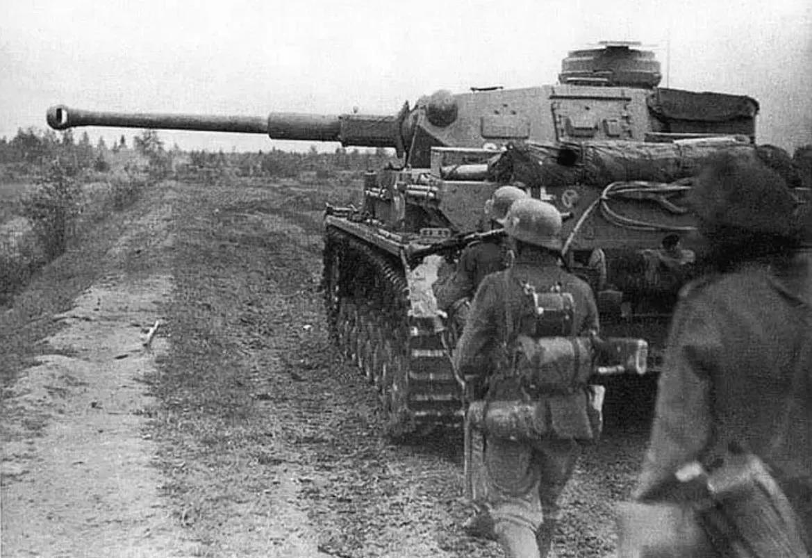 二战德国四大装甲集群,二战德国三大军群部署