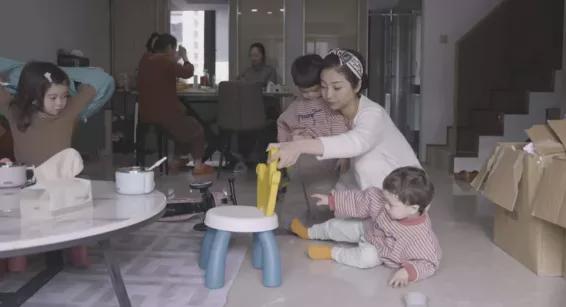 吵翻了!杭州33岁美女模特买精生混血三胞胎,养娃月花10万…...