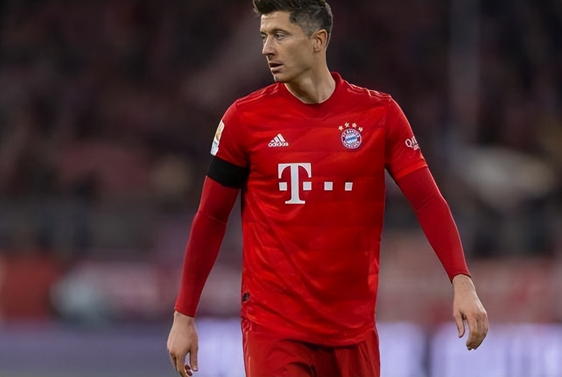 布努拒绝拜仁高薪合同，球员将继续为塞维利亚效力