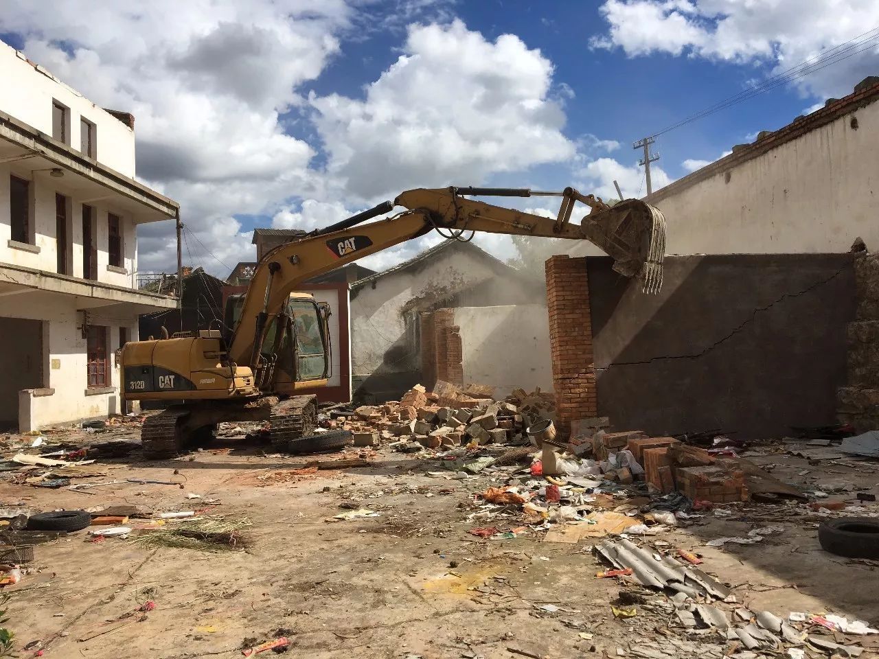 房屋违建由哪个部门认定,房屋被认定违法建筑怎么申请复议