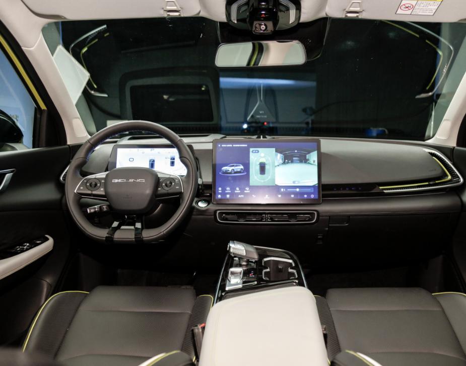 北汽魔方和长安z6哪个好一点,北汽魔方和长安unii对比