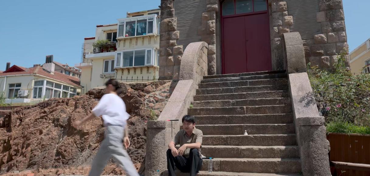 天才基本法：破旧的羽毛球拍留伏笔，芝士林朝夕可能曾穿越过