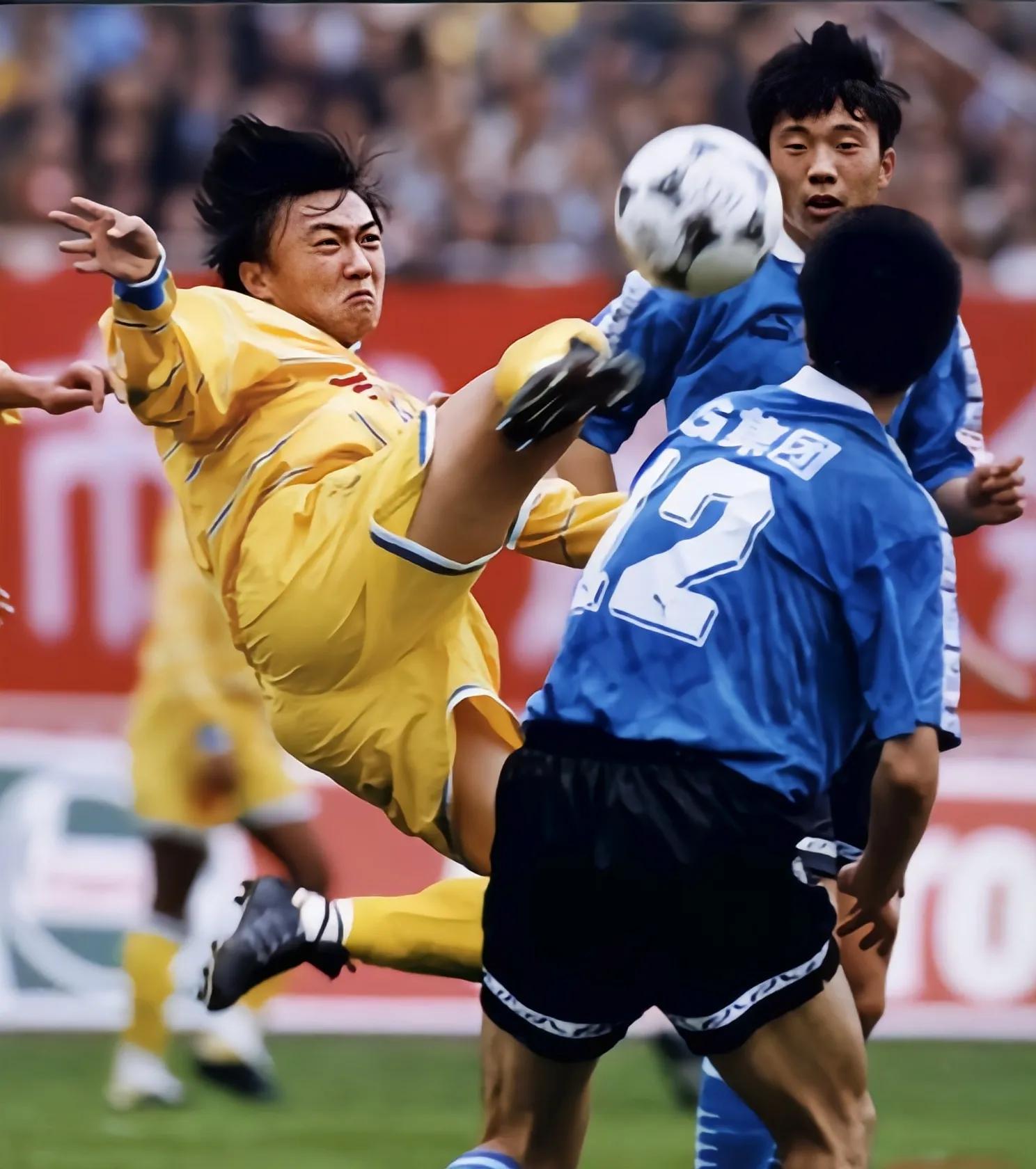 中后卫魏群,足球球员魏群