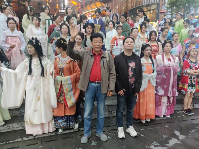 2023世界华服大会品贡茶悦宣恩