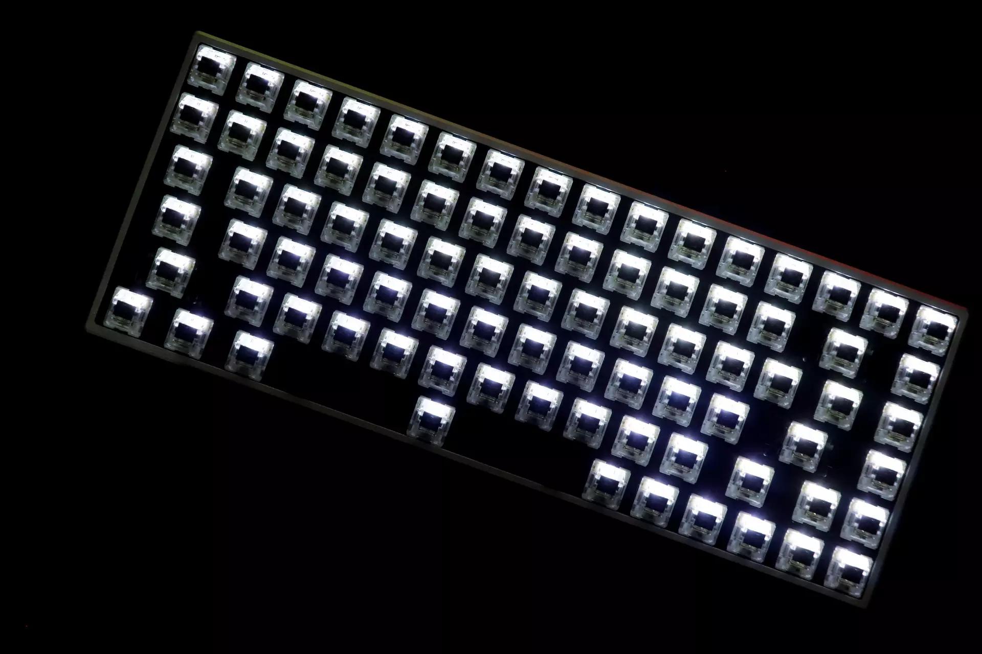 雷柏V700-8A多模机械键盘,雷柏v700rgb合金版机械键盘测评