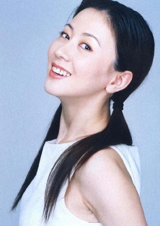 拍写真霸气风格小女生,拍写真霸气风格照片女生