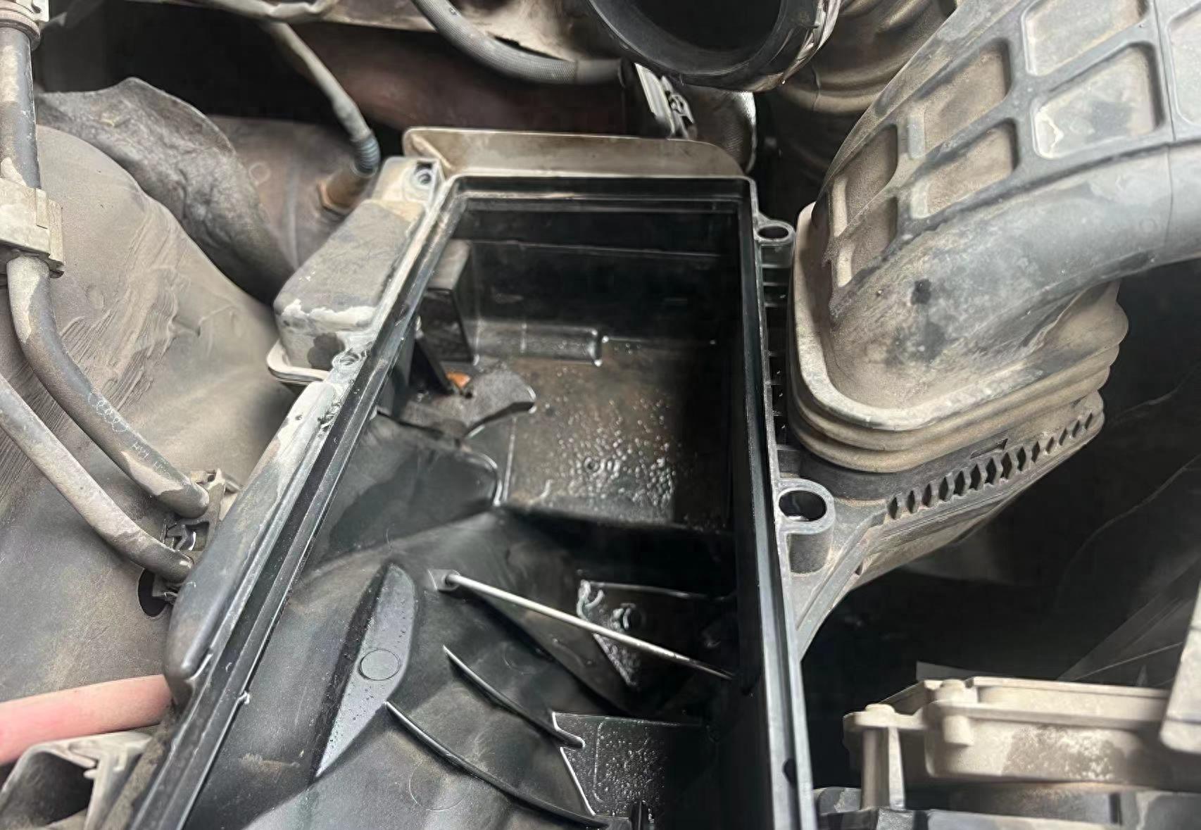 奥迪q5爆水管原因,奥迪q5落水