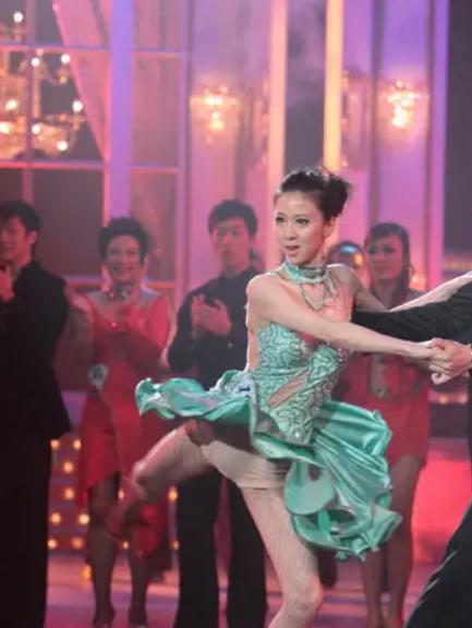 人体模特汤加丽：与丈夫离婚，遭父亲嫌弃，46岁再给父母添心病