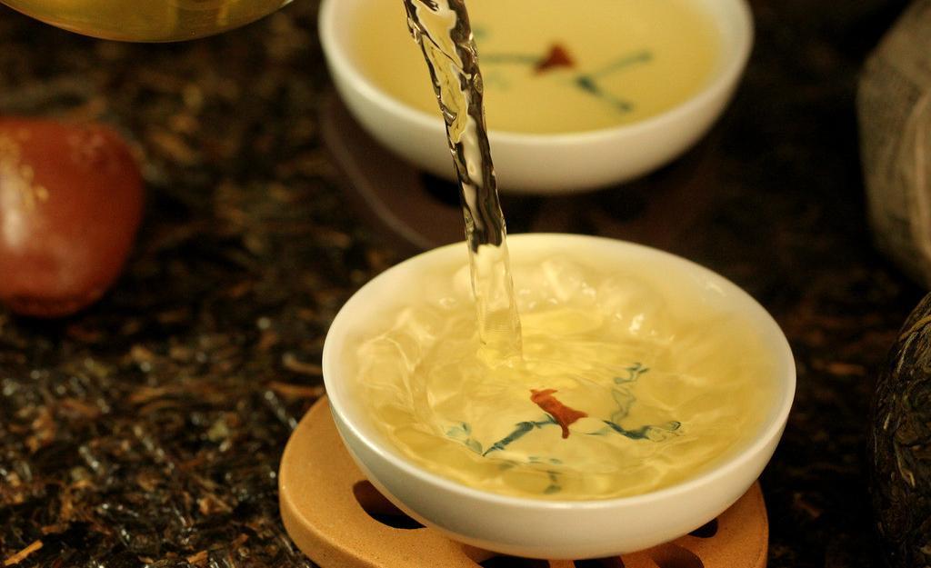 喝普洱茶等于自杀？一克普洱熟茶含五亿霉菌，普洱茶到底能不能喝