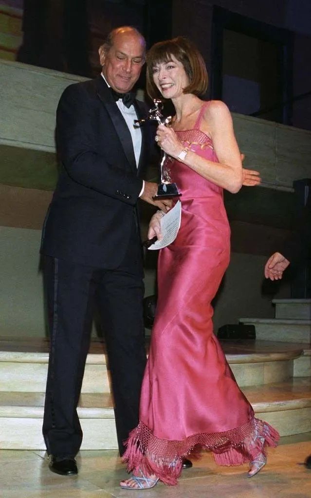 赵露思穿上廉价中国风礼服，俗成了18线网红