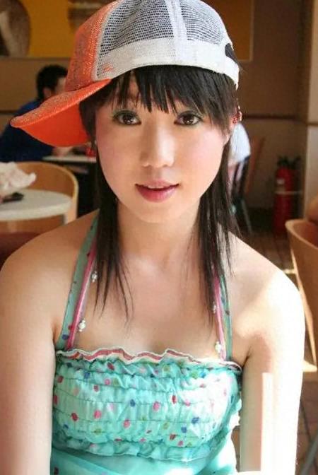 年轻时拍100多套写真，最红裸模*筱雨张**，如今过得怎么样？