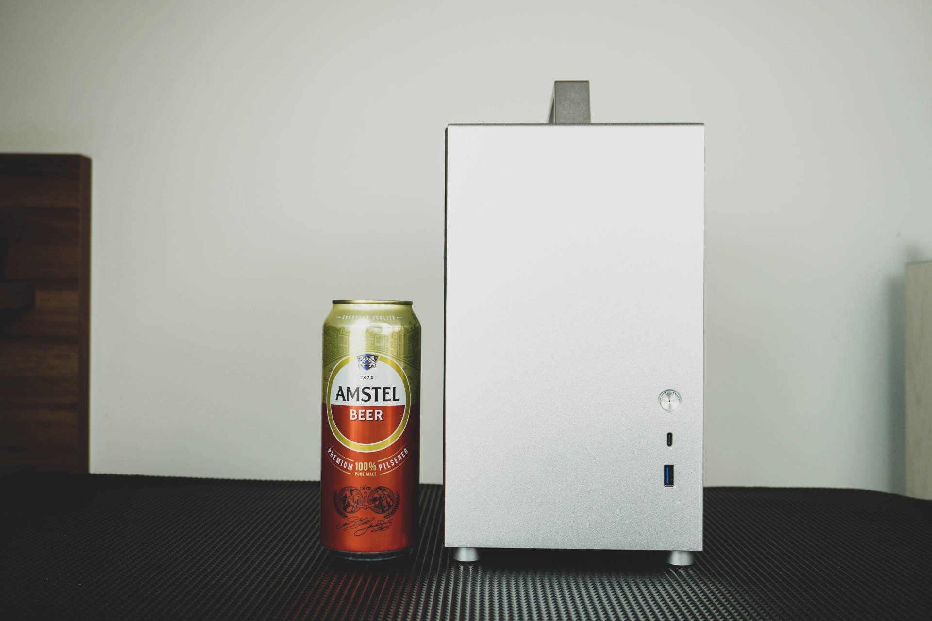 桌面空间太小怎么改造,台式机机箱越来越小