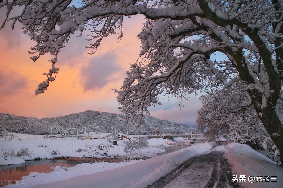 两个女儿卖鞋和伞的故事,卖鞋的故事完整视频