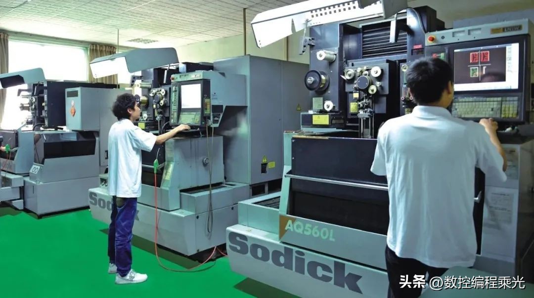 今年大学里最让人后悔的十大专业,就业前景最好的机械类专业