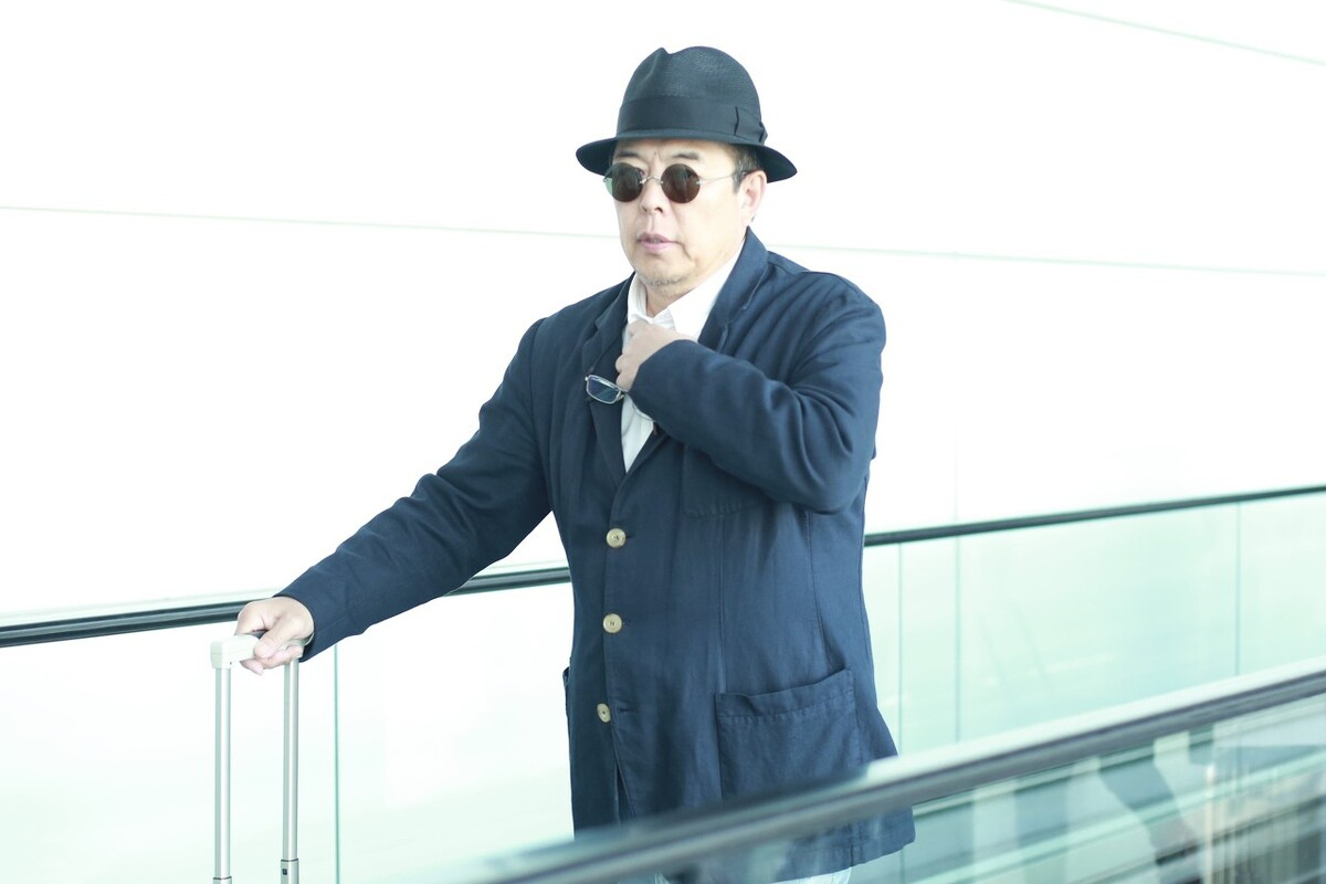 张铁林在英国靠什么生活,英国人张铁林现状