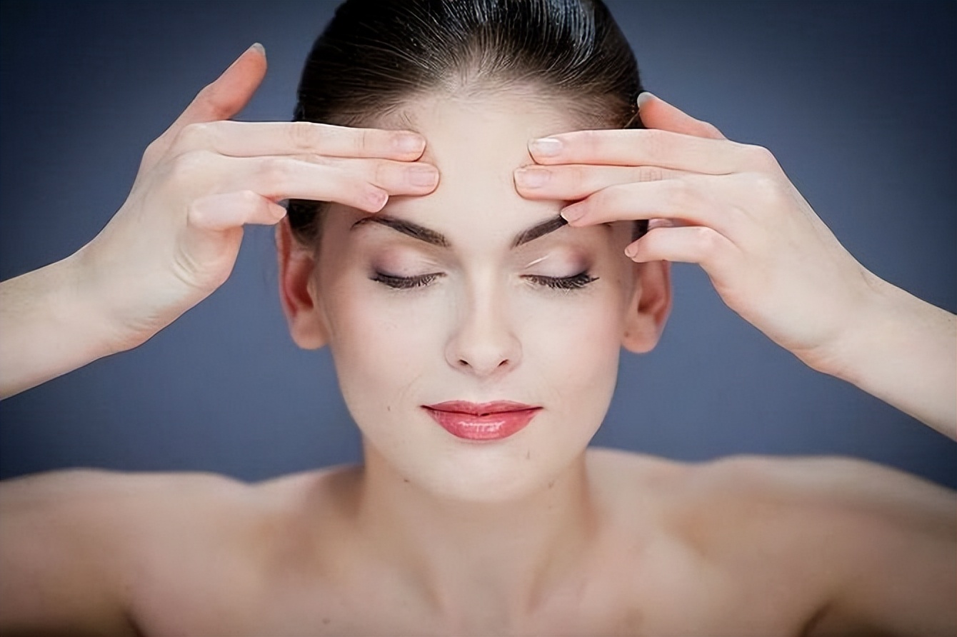 8种收紧眼部肌肤的方法