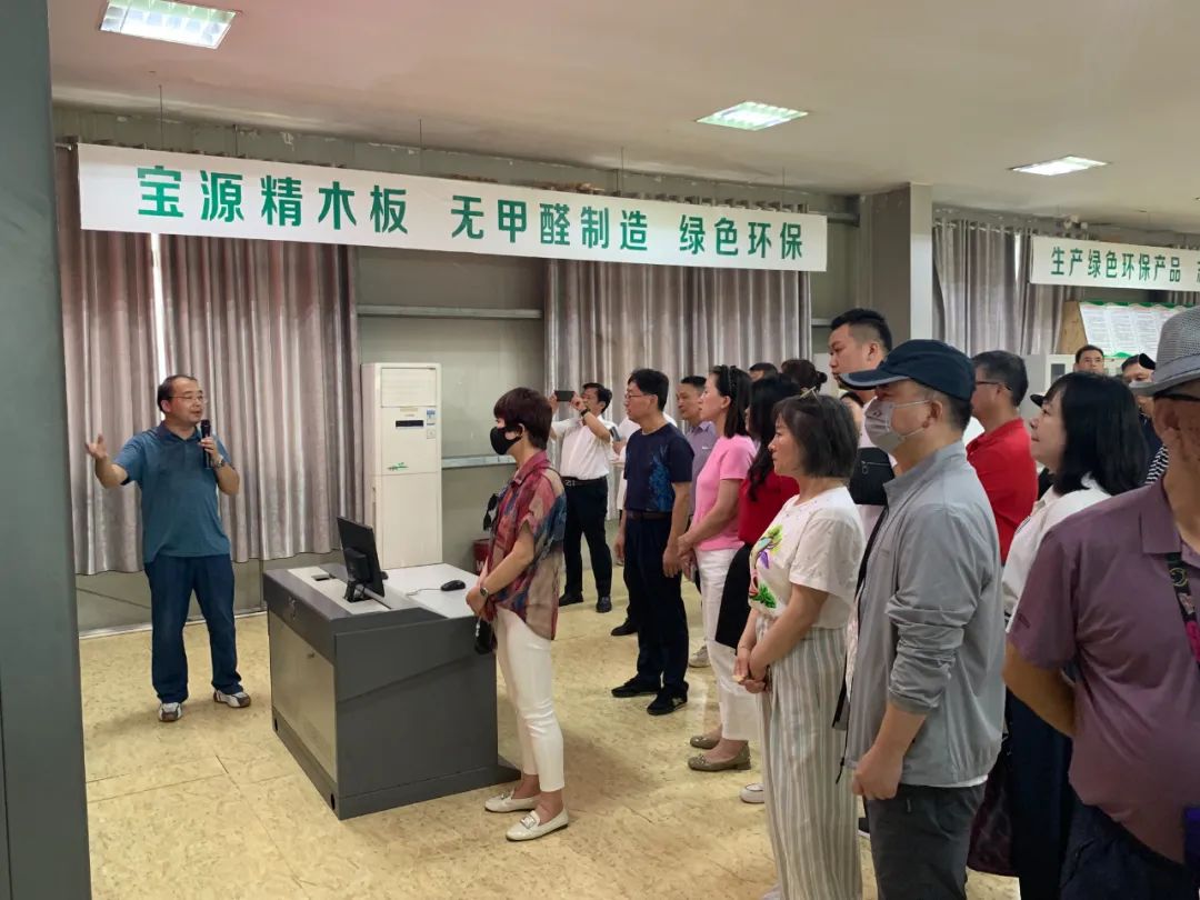 湖北省商业协会秘书长,湖北省青年企业家协会秘书长