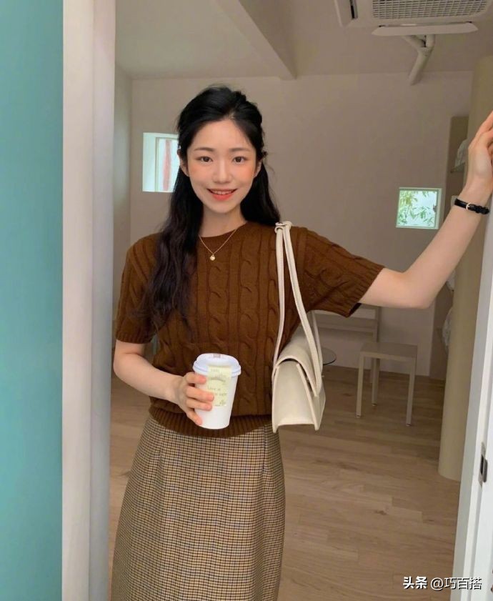 穿不腻的韩系上衣你有多少件？我这儿的10件，穿上身个顶个的好看