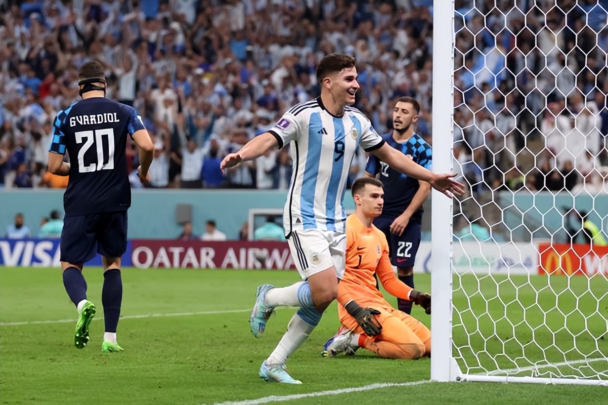 梅西神级任意球,张路评价梅西球王踢法