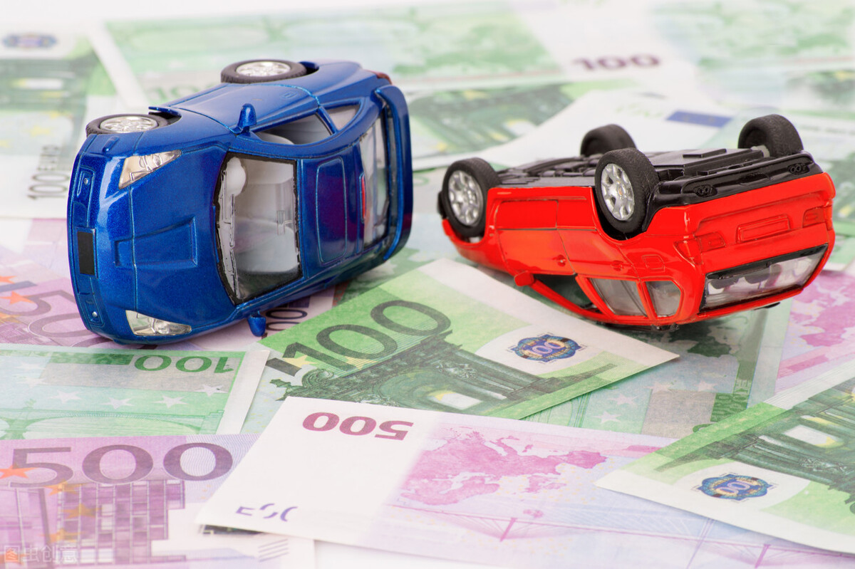 司机失去意识造成车祸需承担责任,无证驾驶发生车祸怎样承担责任