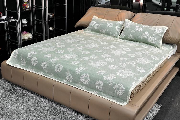 挑选凉席气味越小越好这是真的吗,凉席买哪种材质好夏天又凉快