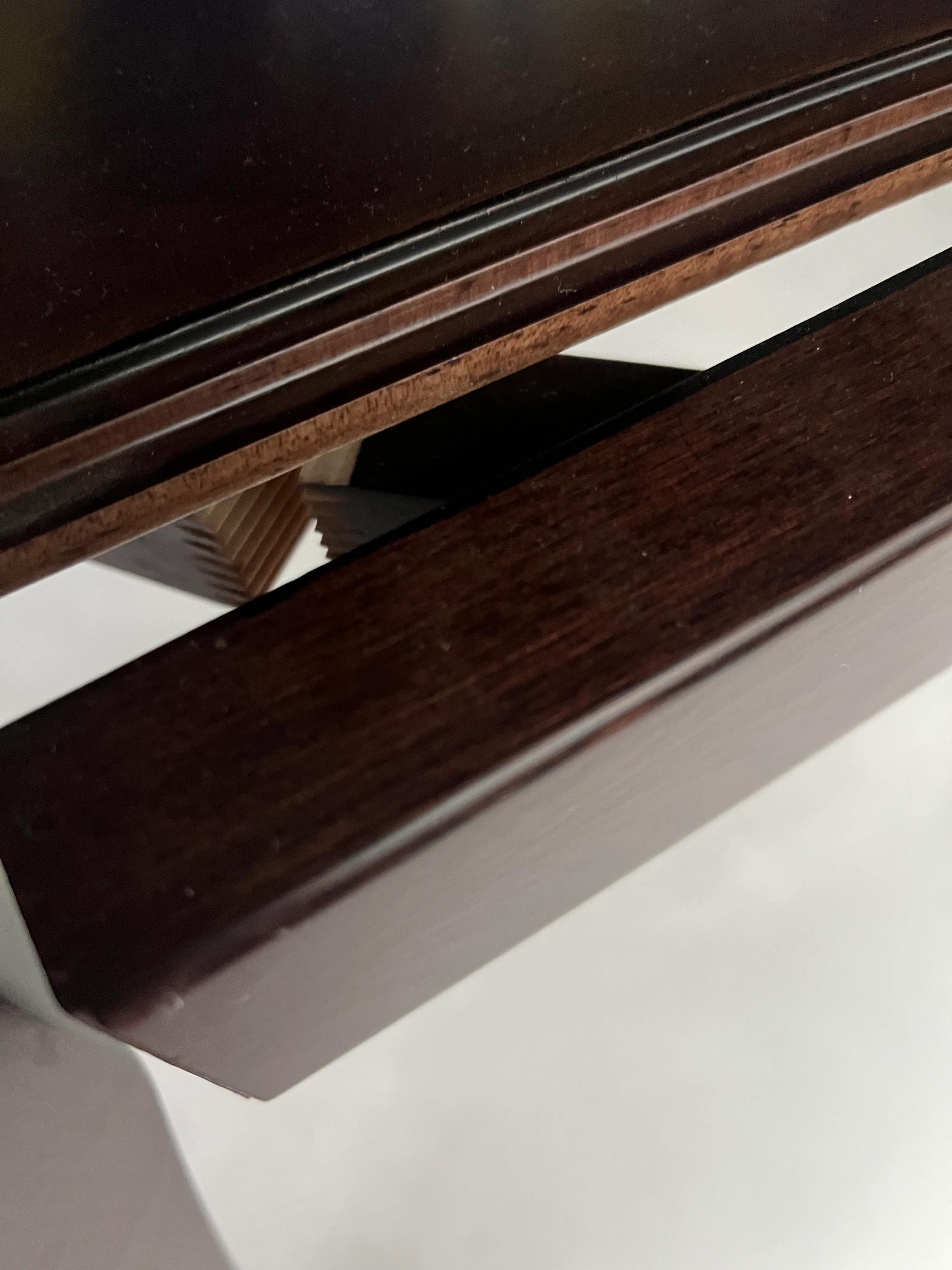 餐桌裂开是什么征兆,餐桌开裂