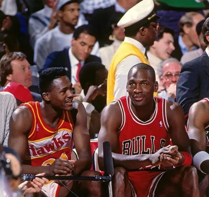 奥拉朱旺两连冠与乔丹六连冠,乔丹和奥拉朱旺谁更优秀