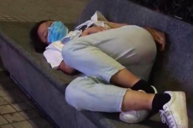 成都女大学生创业失败睡桥洞,创业失败女大学生