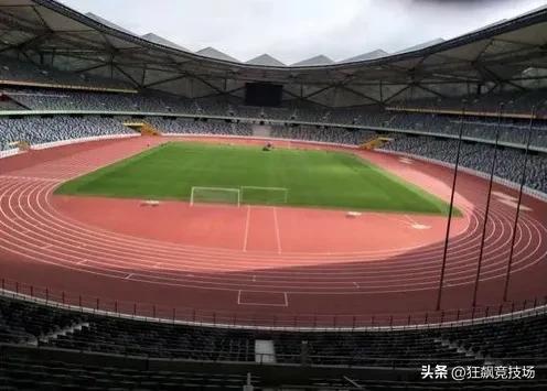 中超新赛季专业足球场视频,不甘落后