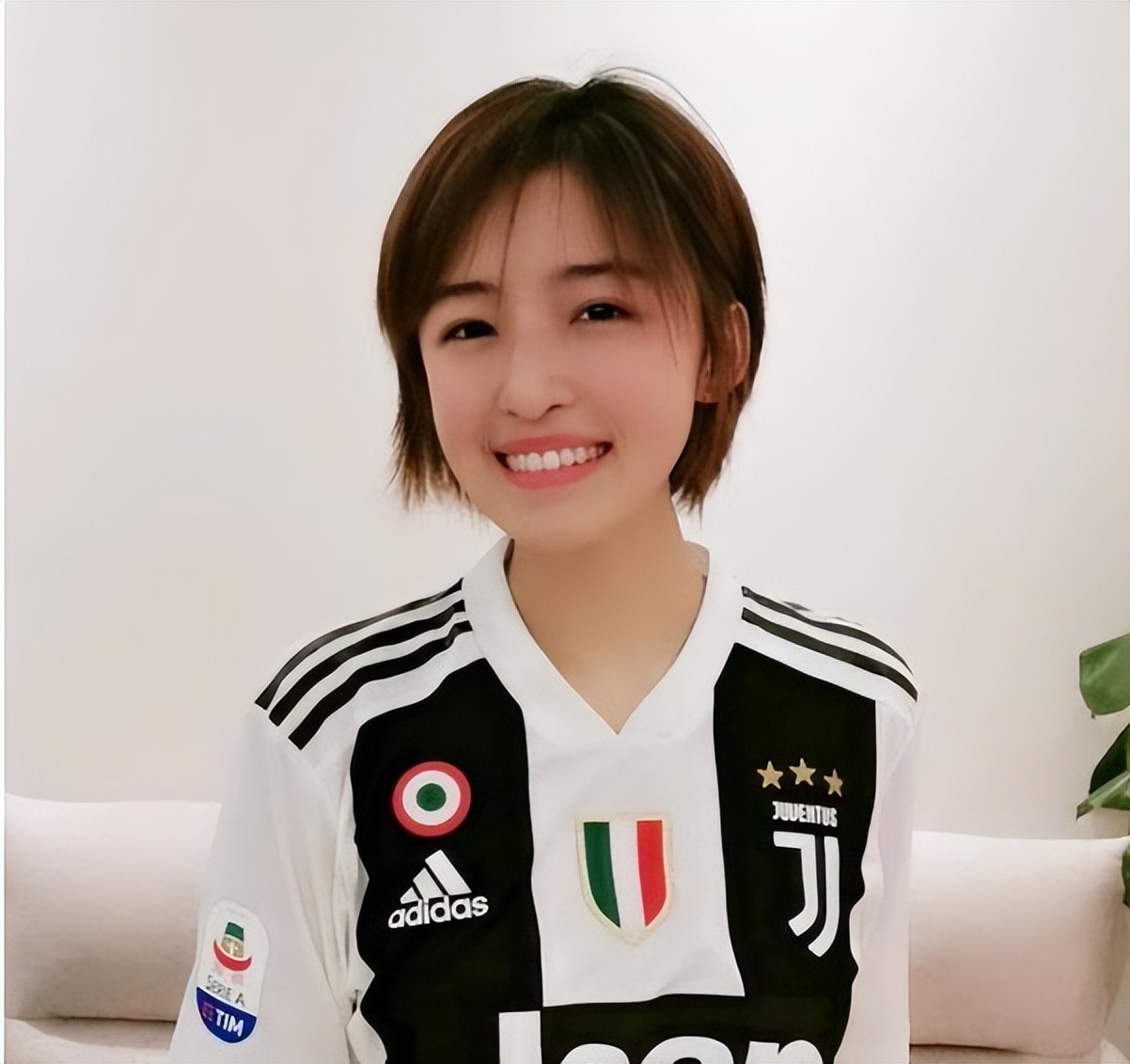 杨茗茗主持人,女主持人杨茗茗