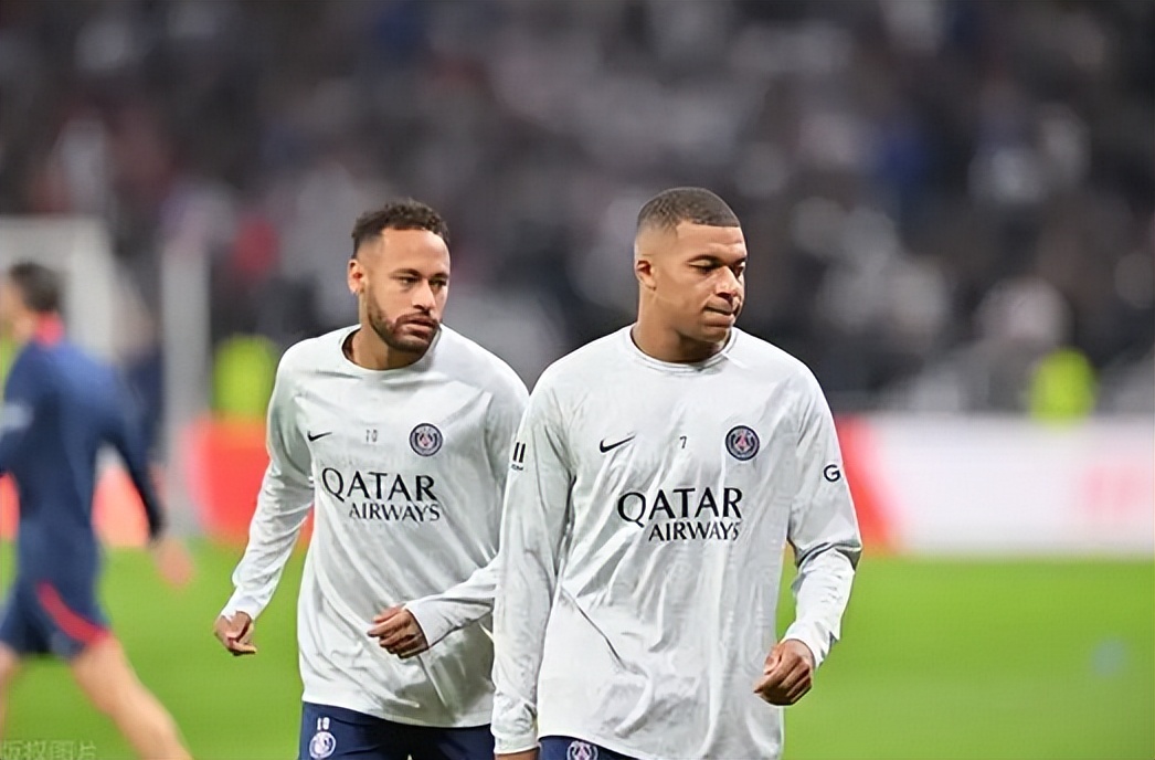 内马尔帅气下机场,内马尔帅气进场视频