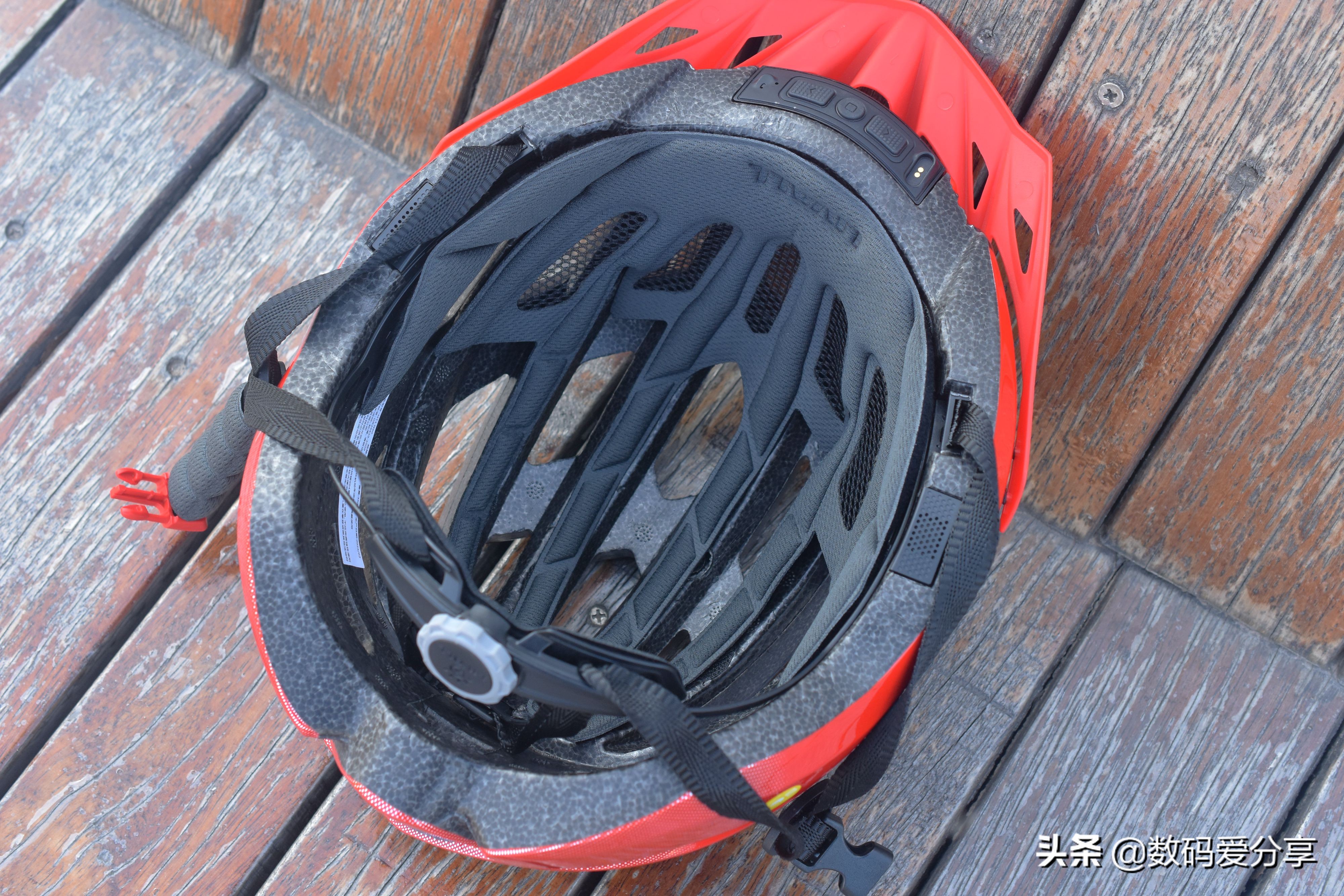 颠覆传统设计的头盔,helmetphonemt1neo智能骑行头盔