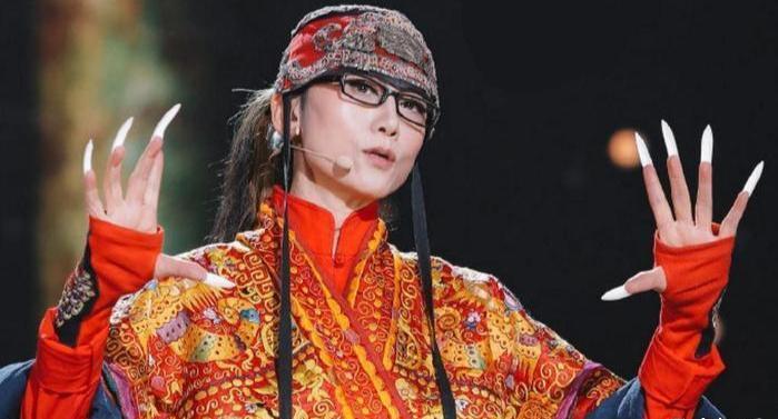 丁字裤、露臀，所谓的“艺术”都没用，谁审美有问题？