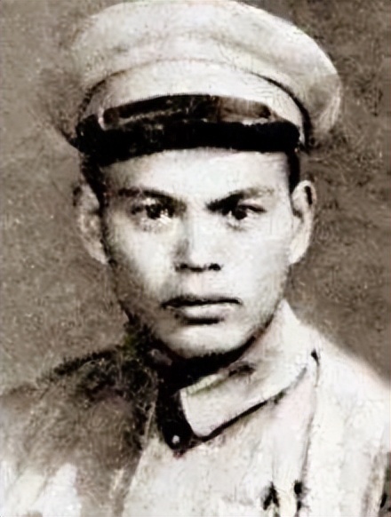 解放前夕，哈密银行遭叛匪洗劫；价值连城的财宝，装满九卡车