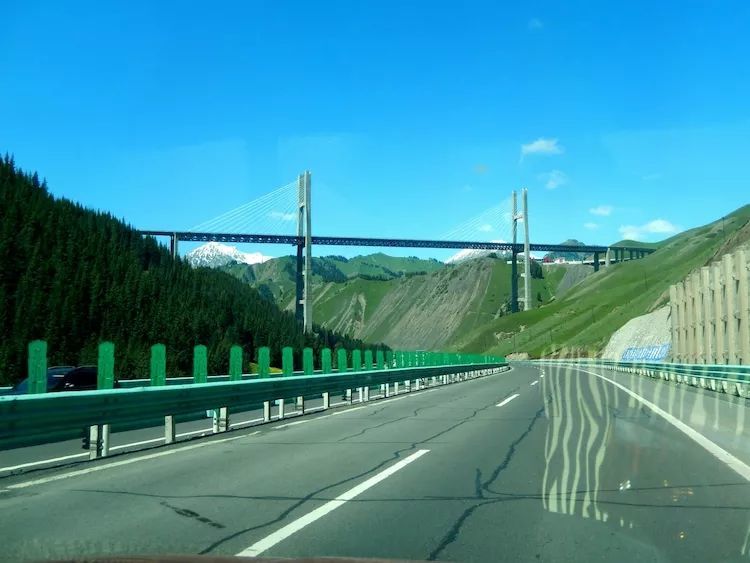 伊犁第一景果子沟,新疆伊犁风景之果子沟