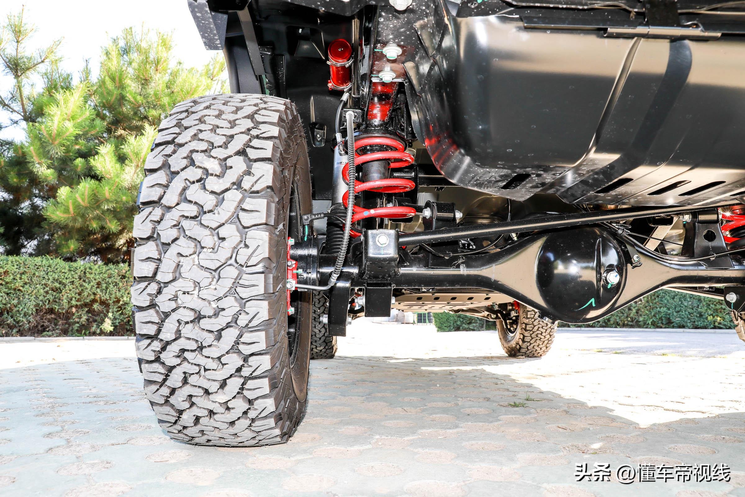 2021款北京bj40雨林穿越版2.3t,2024款北京新款bj40越野视频