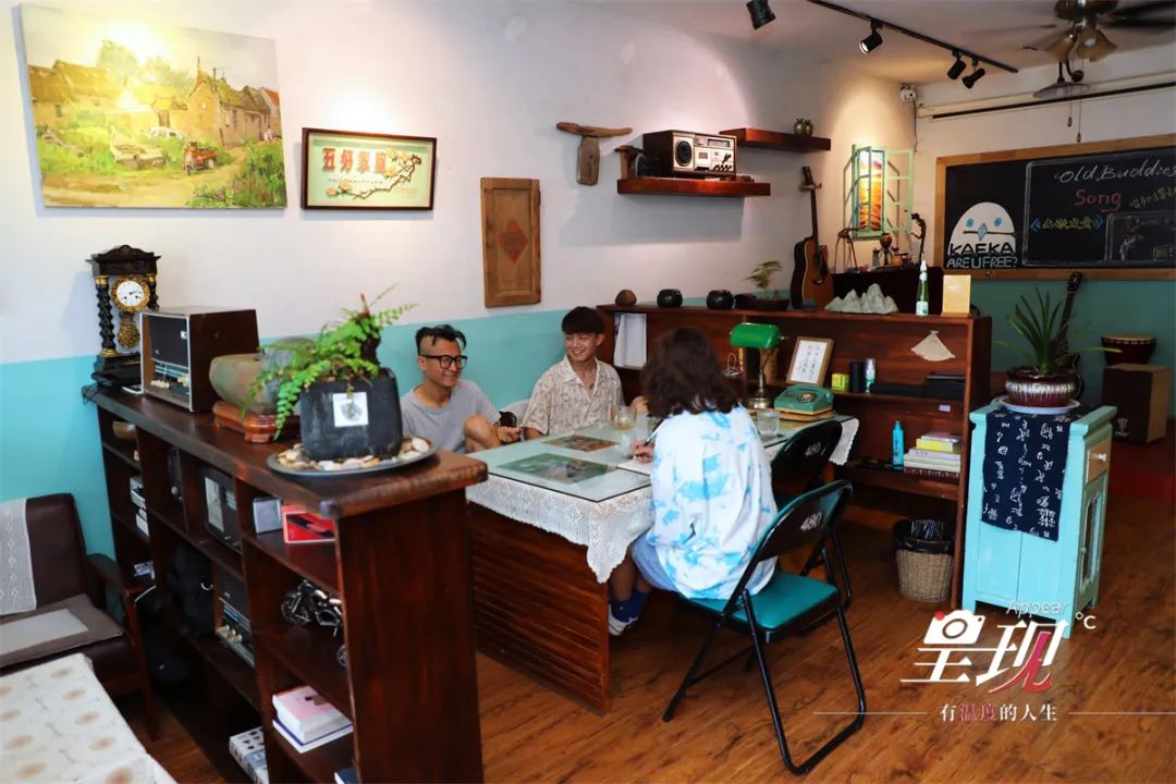 “宝藏青年”从北京到威海，在海边开复古咖啡馆，择一城等一人