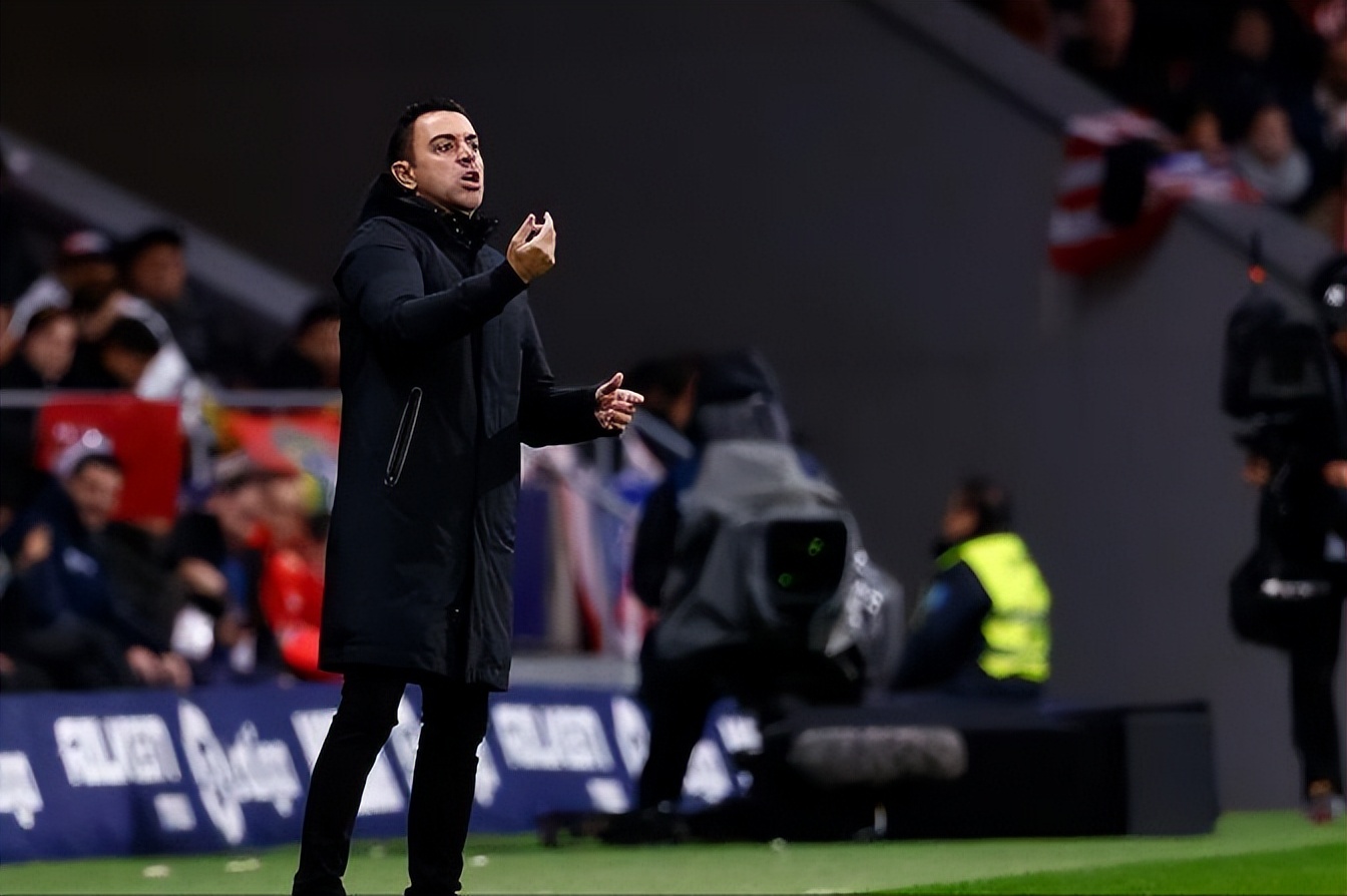 巴萨今夏引援优先考虑左后卫,巴萨球迷听到梅西要离队后的反应