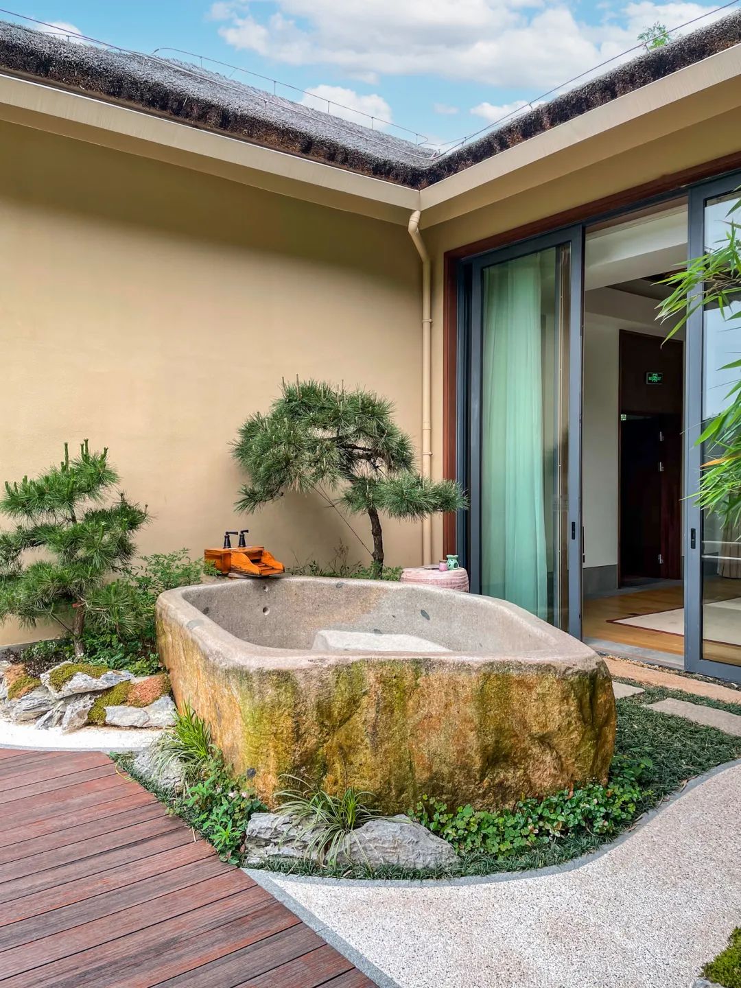 魔都温泉洗浴,江浙沪湖景温泉酒店