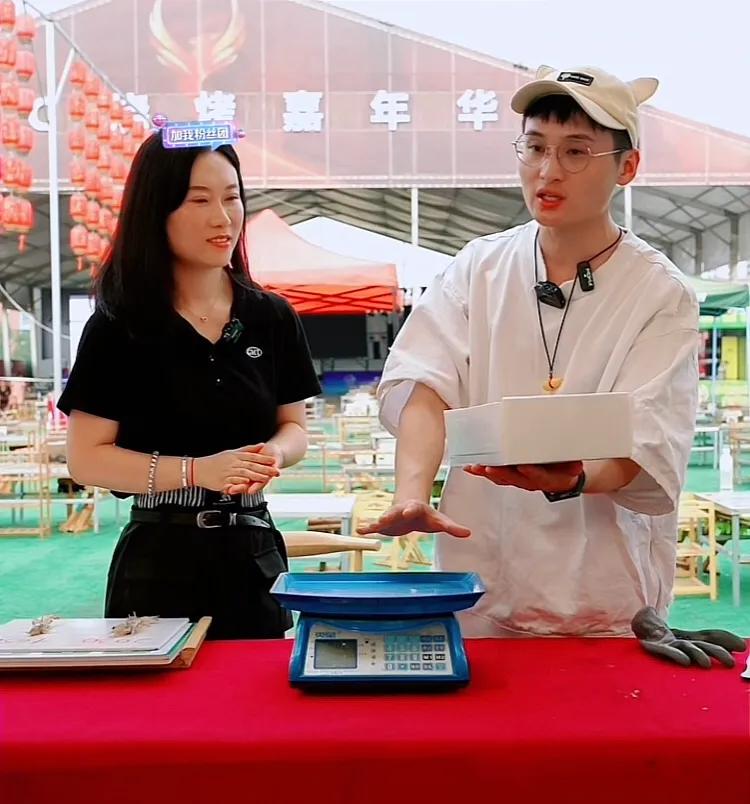 千万粉丝网红B太直播带货首秀！硬核称重拒绝缺斤少两，人气火爆