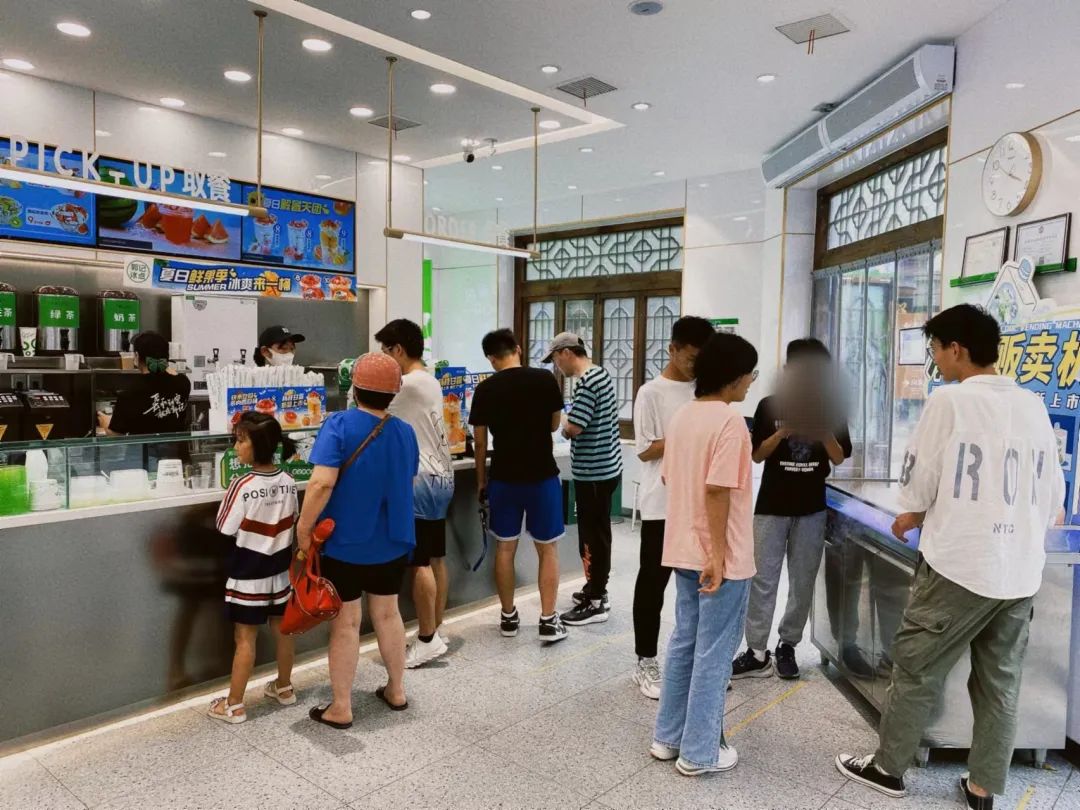 探访|一杯“冰”起家，开出220家店，他在下沉市场做了22年