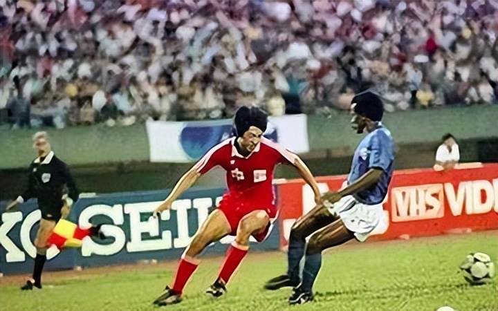 齐鲁雄师:盘点山东足球历史最佳11人,身材高大,头球优势明显