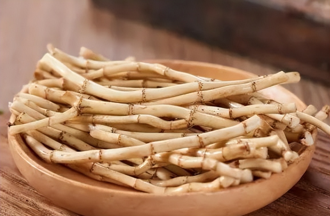 鱼腥草为什么要叫害人草,鱼腥草是害人草还是养生草