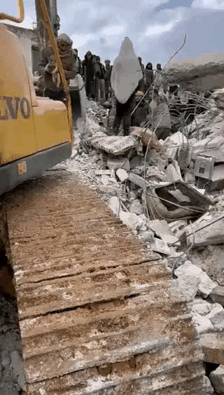 土耳其地震获救2个月婴儿,土耳其地震幸存婴儿