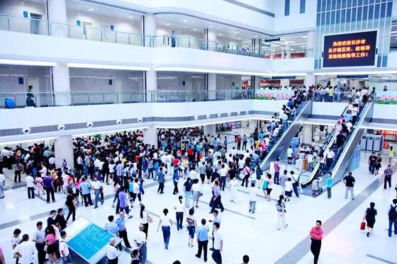 两岁的小孩不愿小便怎么办,小孩儿不怎么解小便