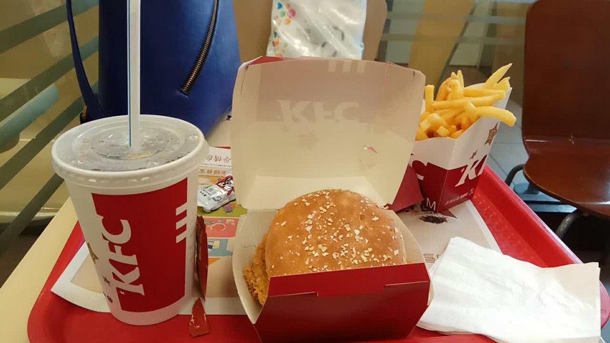 肯德基喝咖啡事件当事人 (被全网痛批的在肯德基喝咖啡事件)