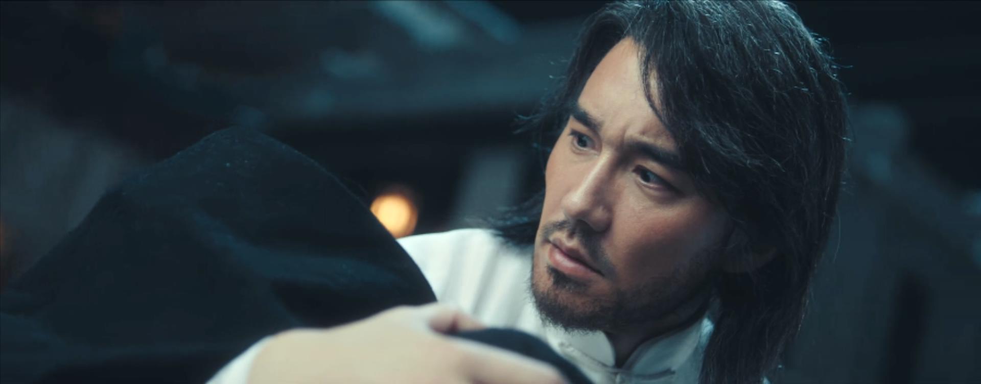 女配露大腿，反派成X战警，同样《华英雄》，胡兵比郑伊健差远了